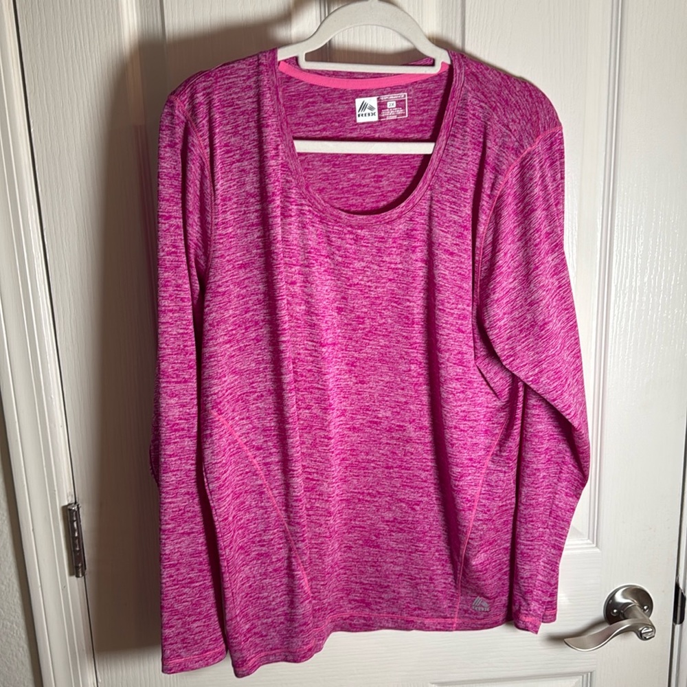 Long sleeve athletic top